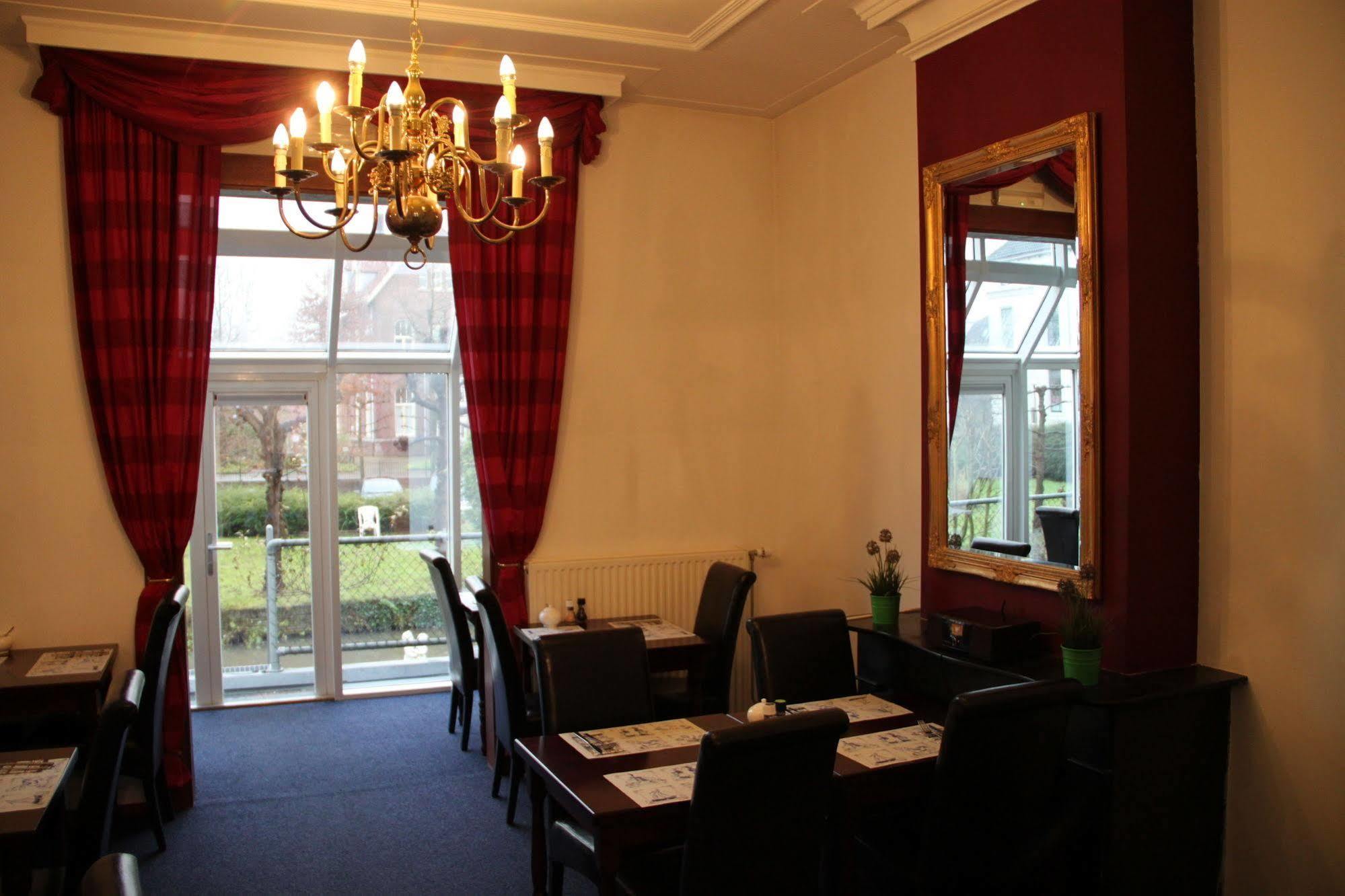Oorsprongpark Hotel 2*